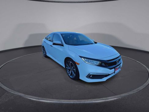 Used 2019 Honda Civic Touring image 2