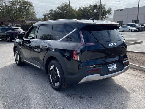 Used 2026 Kia EV9 Wind image 3