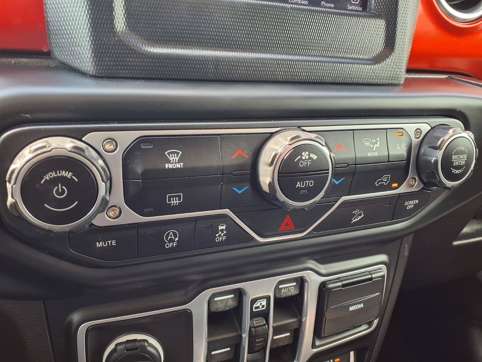Used 2018 Jeep Wrangler Unlimited Rubicon AWD/4WD image 9