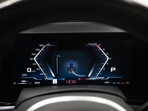 Used 2024 BMW X7 M60i w/ Climate Comfort Package image 28