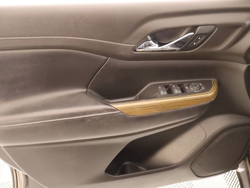 Used 2019 GMC Acadia SLE image 15