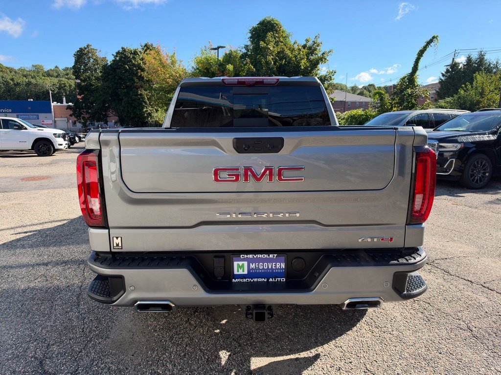 Used 2024 GMC Sierra 1500 AT4 w/ Technology Package AWD/4WD image 5