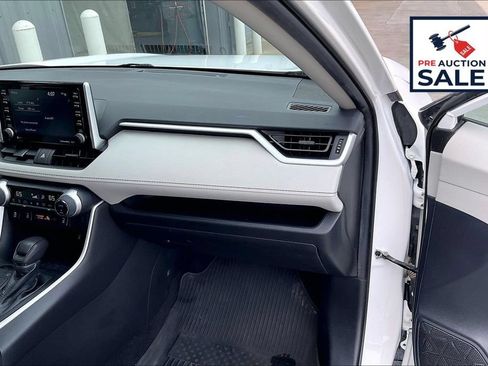 Used 2021 Toyota RAV4 XLE w/ Convenience Package AWD/4WD image 16
