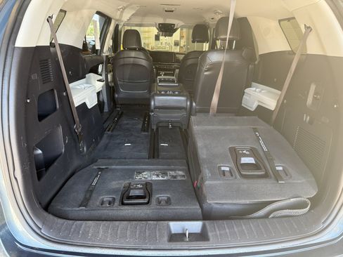 Used 2024 Kia Carnival EX FWD image 15