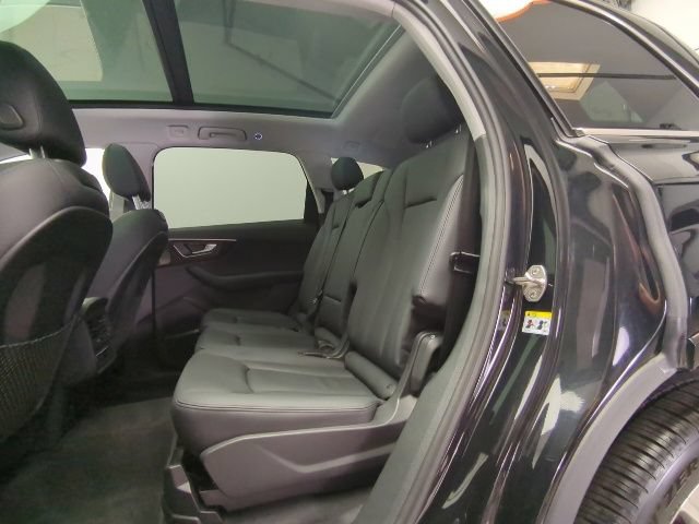 Used 2023 Audi Q7 3.0T Premium Plus w/ Premium Plus Package AWD/4WD image 32