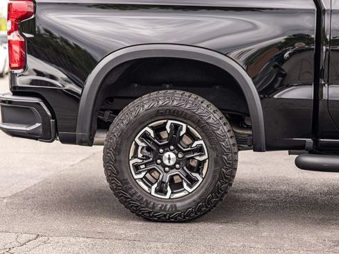 Used 2022 Chevrolet Silverado 1500 ZR2 w/ Technology Package AWD/4WD image 11