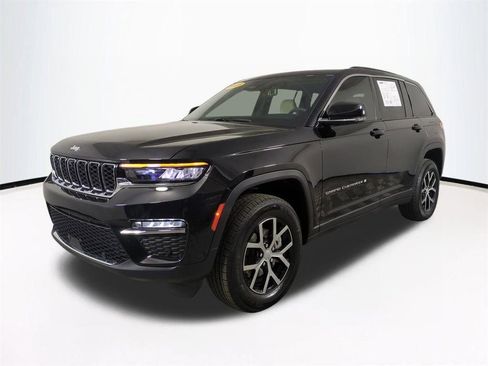 Used 2025 Jeep Grand Cherokee Limited w/ Luxury Tech Group II image 9
