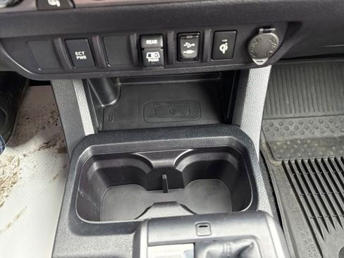 Used 2018 Toyota Tacoma TRD Off-Road image 21