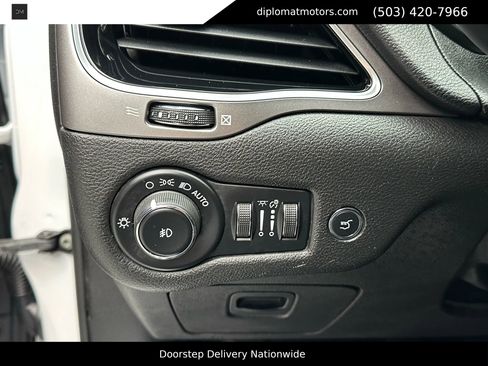 Used 2019 Jeep Cherokee Limited image 36