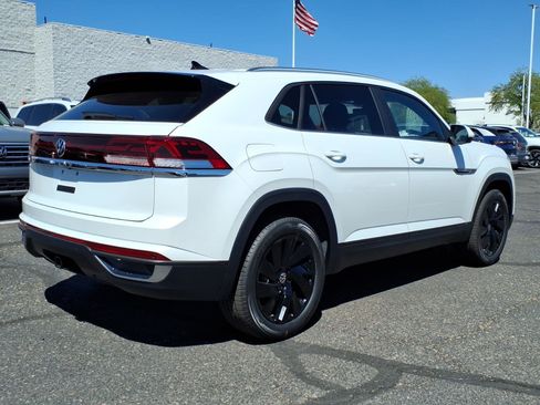 New 2026 Volkswagen Atlas Cross Sport SE FWD image 7
