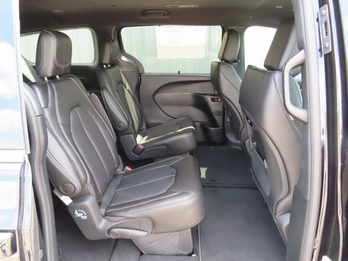 New 2026 Chrysler Pacifica Select image 25