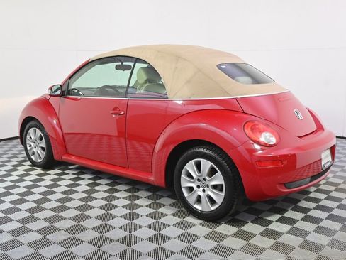 Used 2010 Volkswagen Beetle Convertible FWD image 3