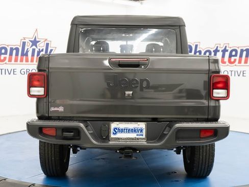 Used 2020 Jeep Gladiator Sport image 6