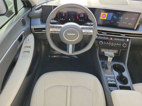 Used 2025 Hyundai Sonata SE image 9
