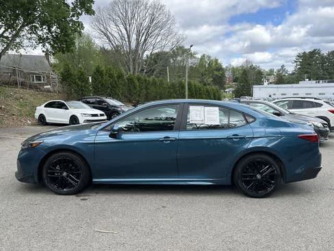 Used 2025 Toyota Camry SE FWD image 2