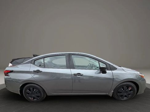 Used 2020 Nissan Versa S FWD image 4