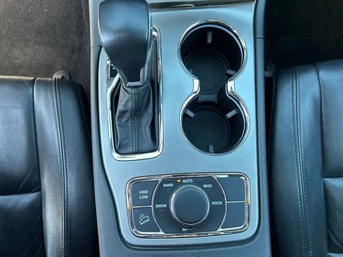 Used 2022 Jeep Grand Cherokee Limited image 23