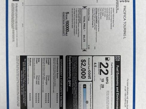 Used 2023 Chrysler Pacifica Touring-L image 25