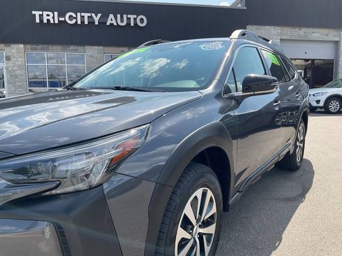 Used 2023 Subaru Outback Premium AWD/4WD image 2
