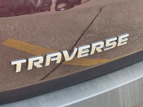 Used 2023 Chevrolet Traverse LT FWD image 11