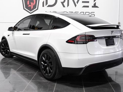 Used 2022 Tesla Model X image 9