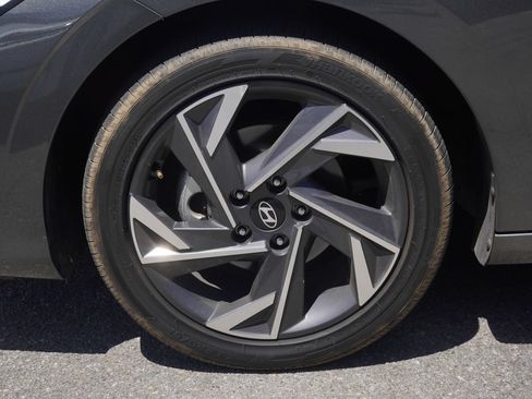 Used 2025 Hyundai Elantra SEL FWD image 7