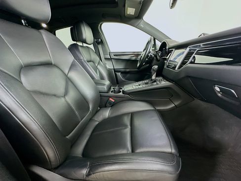 Used 2018 Porsche Macan S image 40