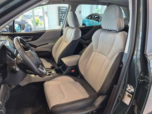 Used 2024 Subaru Forester Premium AWD/4WD image 12