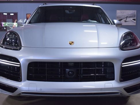 Used 2021 Porsche Cayenne Turbo image 5