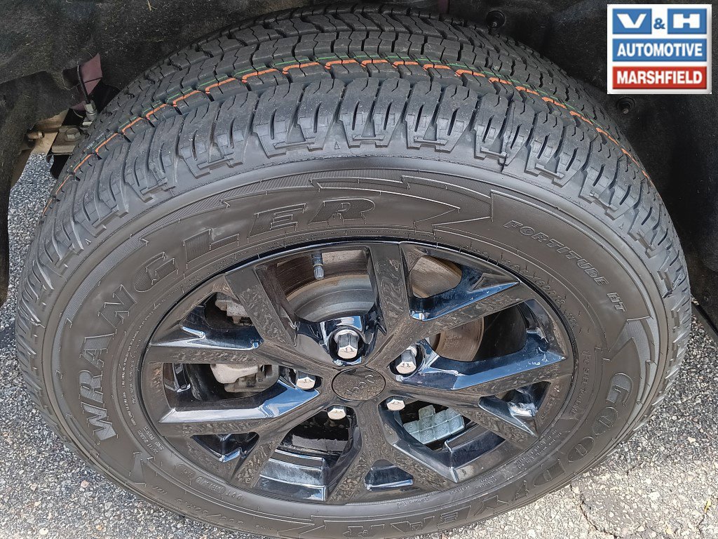 Used 2024 Jeep Grand Cherokee Altitude AWD/4WD image 25