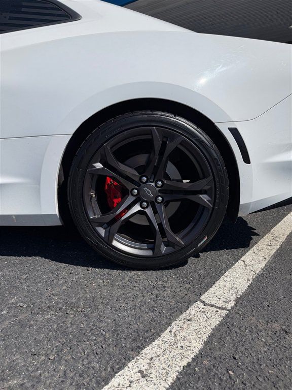 Used 2020 Chevrolet Camaro SS RWD image 14