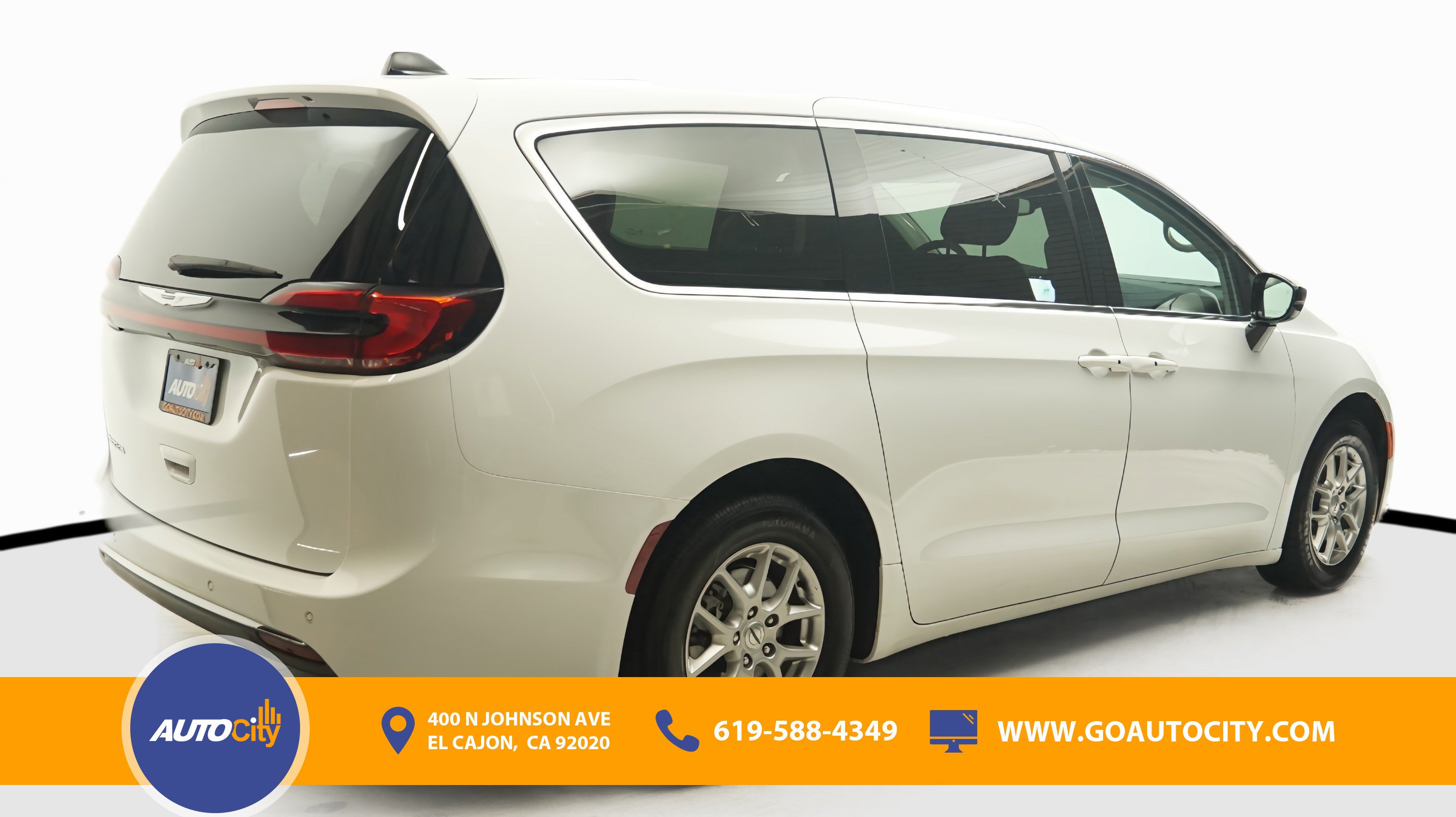 Used 2024 Chrysler Pacifica Touring-L FWD image 6