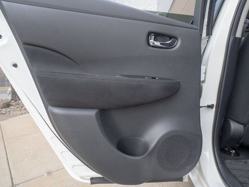 Used 2016 Nissan Leaf SV w/ Premium Package image 16