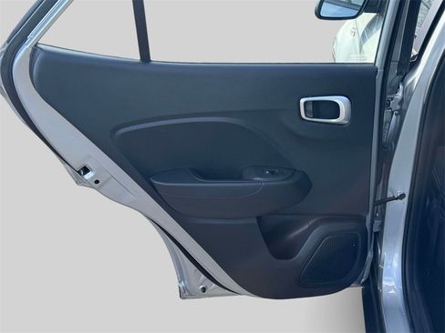 Used 2022 Hyundai Venue SEL w/ Cargo Package image 7