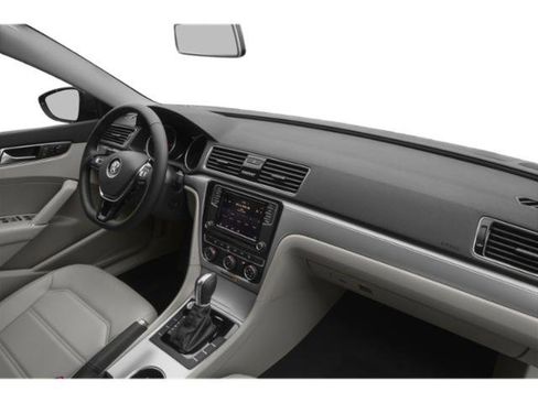 Used 2019 Volkswagen Passat 2.0T Wolfsburg image 18