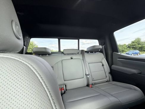 Certified 2026 GMC Sierra 1500 SLT w/ SLT Premium Plus Package AWD/4WD image 32