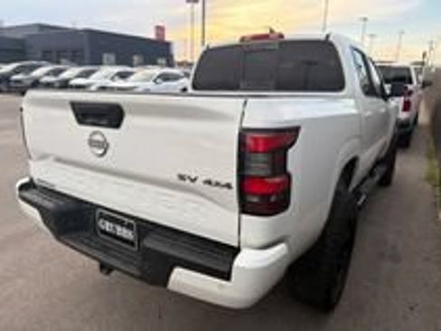 Used 2022 Nissan Frontier SV AWD/4WD image 4