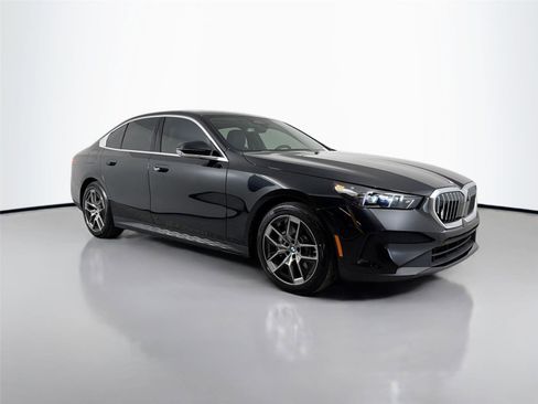 New 2026 BMW 530i xDrive w/ Premium Package AWD/4WD image 4