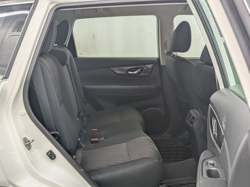 Used 2018 Nissan Rogue SV FWD image 17