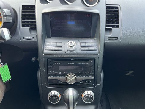 Used 2009 Nissan 350Z Touring image 12