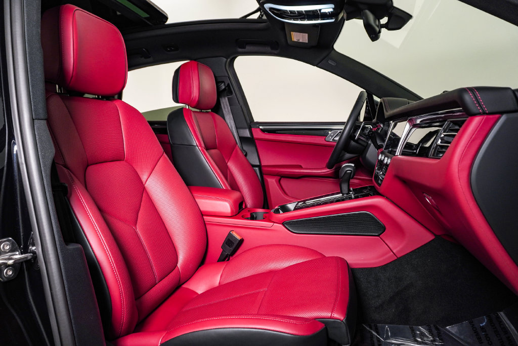 Certified 2026 Porsche Macan AWD/4WD image 15