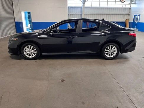 Used 2025 Toyota Camry LE image 6