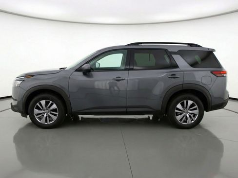 Used 2025 Nissan Pathfinder SV image 5