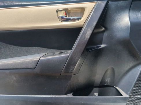 Used 2015 Toyota Corolla LE FWD image 19