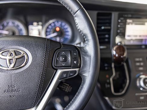 Used 2019 Toyota Sienna Limited image 25