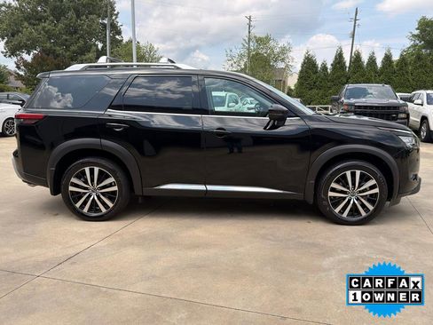 Used 2025 Nissan Pathfinder Platinum FWD image 2