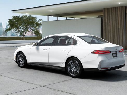 New 2026 BMW 530i RWD image 2