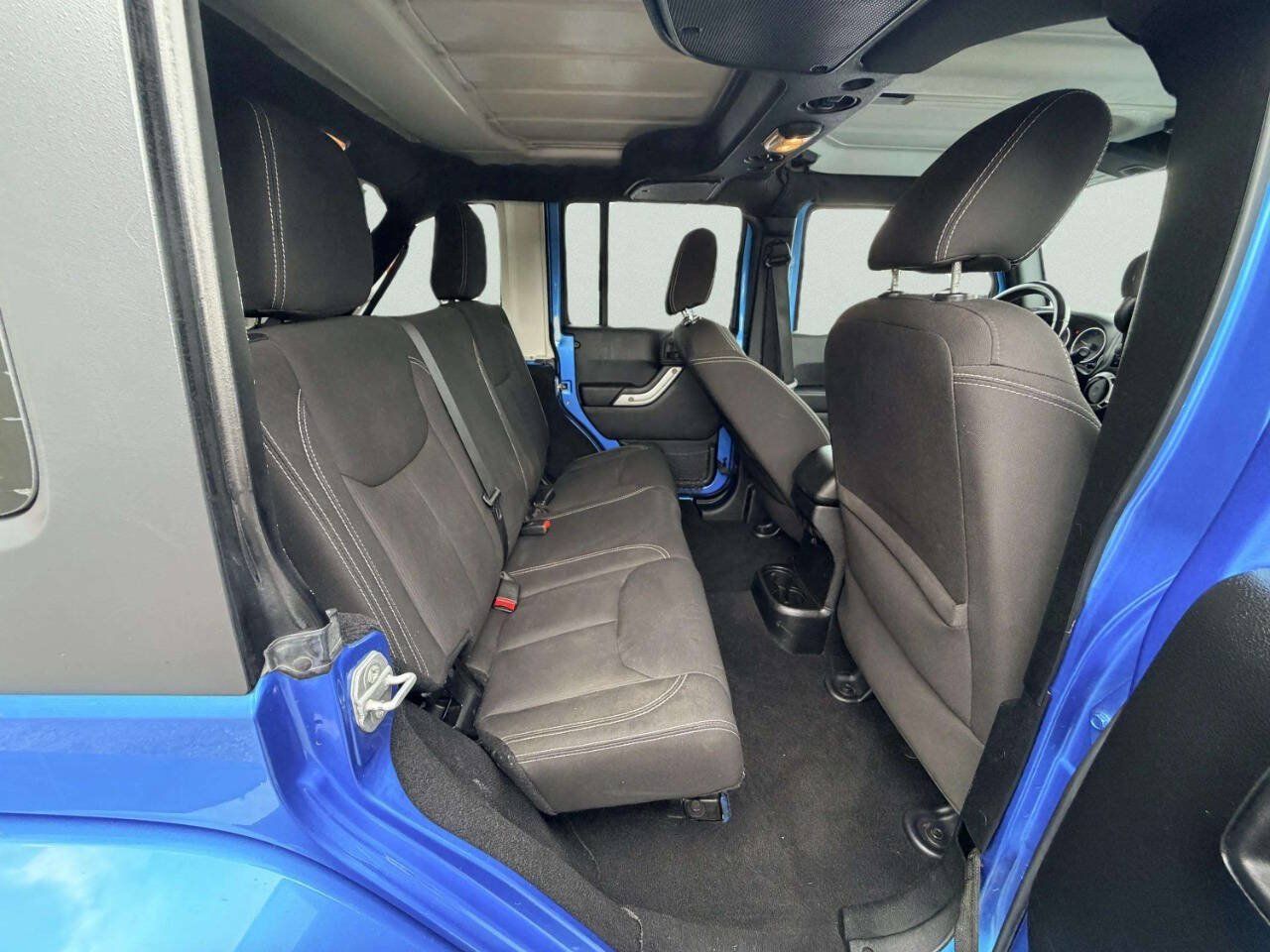 Used 2015 Jeep Wrangler Unlimited Sahara w/ Max Tow Package AWD/4WD image 28