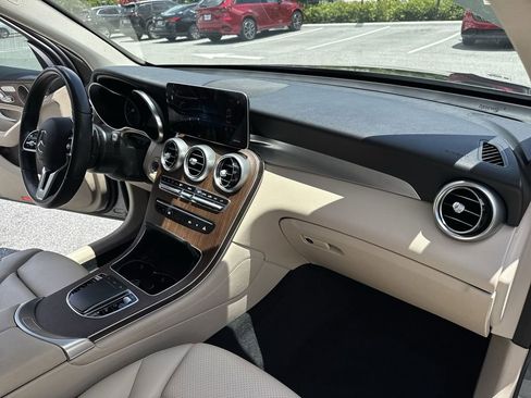 Used 2021 Mercedes-Benz GLC 300 image 32