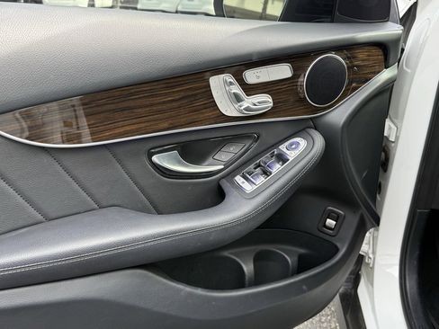 Used 2020 Mercedes-Benz GLC 300 image 18